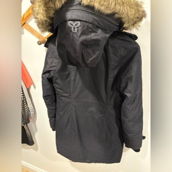 TNA SUMMIT PARKA - Size small - Picture 3 of 13